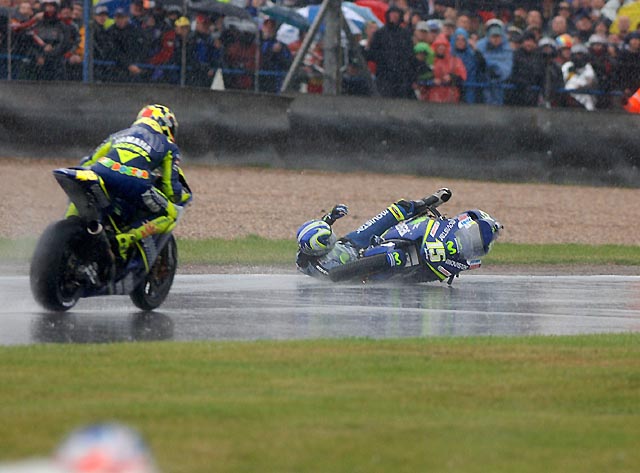 rossi_gibernau_action-2.jpg