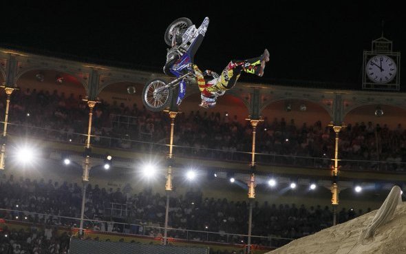 Red Bull X-Fighters 2014 – Madrid-Espagne (3/5) : Tom Pagès (YZ250) signe une victoire éclatante !