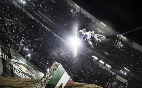 Red Bull X-Fighters-Mexico-Mex (1/6) : Tom Pagès (YZ250) roi du Mexique !