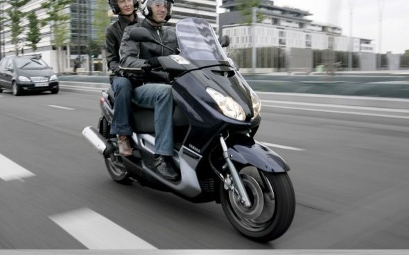 Yamaha X-Max 125 '06 : un nouveau scooter 125 pratique, confortable et sportif