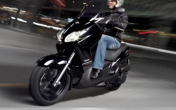 Yamaha X-Max 125 '06 : un nouveau scooter 125 pratique, confortable et sportif