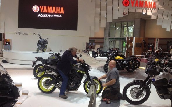 Le stand Yamaha s'apprête à accueillir la press et les professionnels