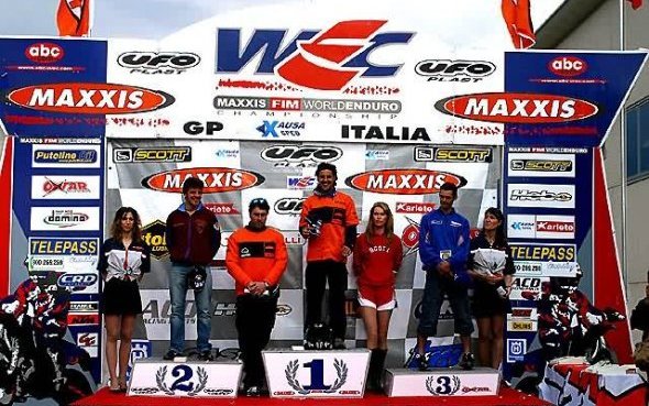 GP Italie-Tolmezzo (3/9) : Marc Germain (Yamaha WR250F) bouscule Ivan Cervantes