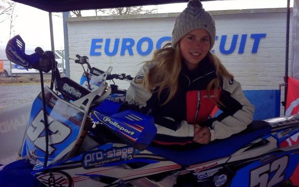 Chpt de France Motocross Féminin/ La Voulte-07 (4/8) : Justine Charroux (YZ250F) ne lâche pas d'une semelle Livia Lancelot !